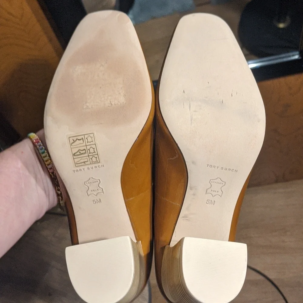 Tory Burch Banana Patent Leather Pumps sz 5M​ - Picture 15 of 16